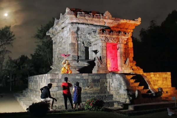 Candi Badut Yang Juga Disebut Candi Liswa Ini Berlokasi Kurang Lebih 5 Kilometer Dari Kota Malang