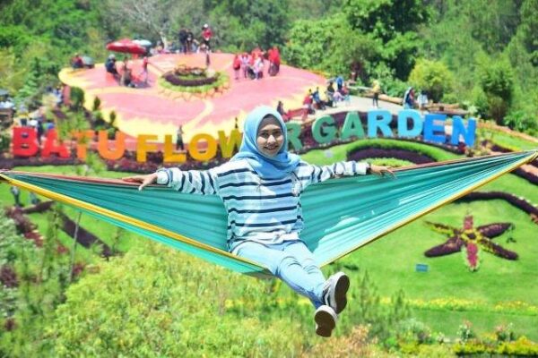 Batu Flower Garden, Wisata Buatan Yang Terletak di Dalam Kawasan Wana Wisata Coban Rais