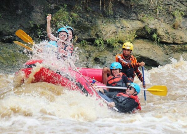 Arung Jeram di Sungai Citatih