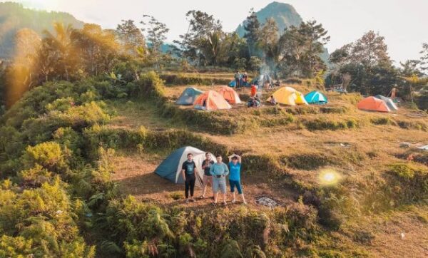 Menikmati Pesona Bukit Tranggulasih