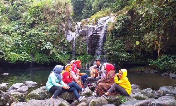 Jalan Menuju Curug Kembar