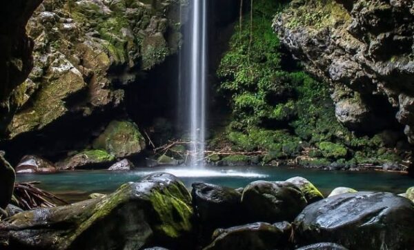 Asyiknya Bermain di Curug Lawang