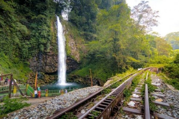 Keindahan Air Terjun Lembah Anai