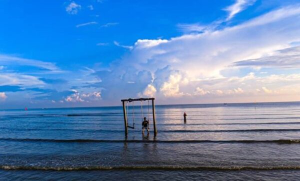 Keindahan Pantai Labuhan Gresik