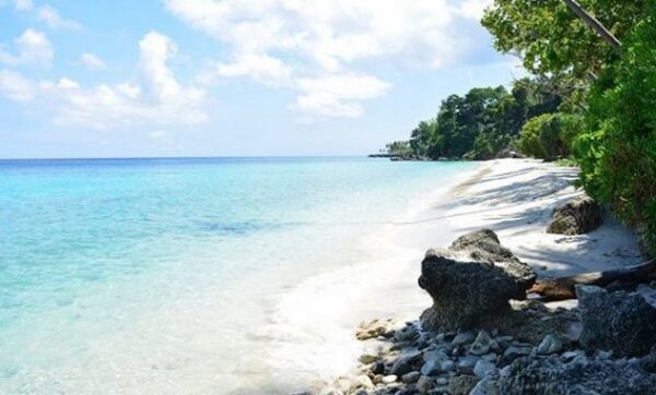 Keindahan Pantai Kasih