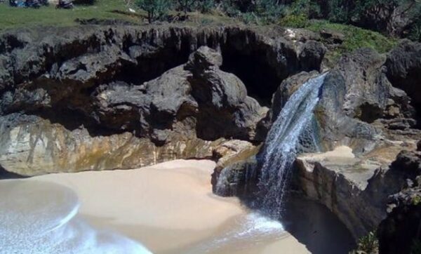 Lokasi Wisata Pantai Banyutowo di Wonogiri Yang Bikin Takjub Dengan Keindahan Panoramanya!