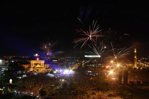 Tahun baru di batam acara malam perayaan 2021 tempat paket event artis kembang api hotel berita coastarina kota foto hiburan kecelakaan konser kejadian suasana merayakan ocarina pesta engku putri