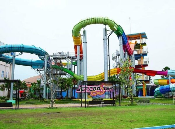 Mau Merasakan Gelombang Tsunami? Coba ke Hawai Waterpark Malang