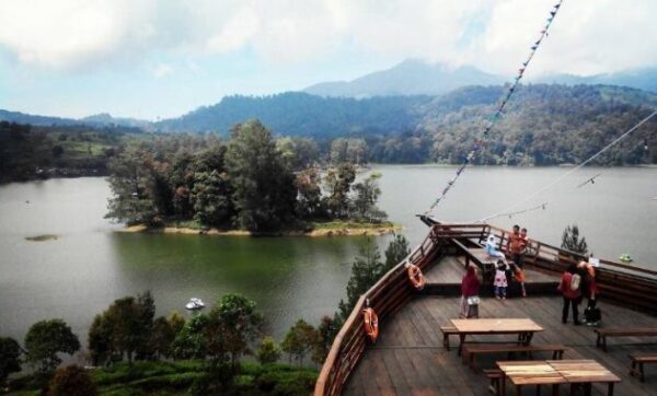 5 Referensi Wisata Danau Daerah Jawa Barat Yang Cantik Ini Cocok Dikunjungi Saat Akhir Pekan