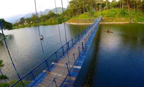 5 Daftar Pilihan Lokasi Wisata Danau di Daerah Malang Yang Sangat Cantik dan Indah