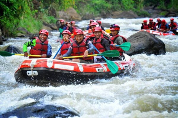 Asyiknya Rafting di Sungai Citarik