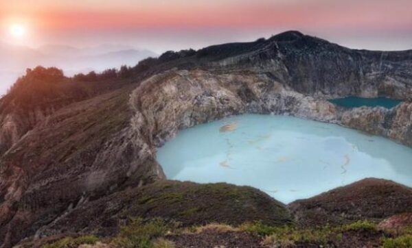 10 Rekomendasi Wisata Alam Danau di Pegunungan Ini Keindahannya Tak Tertandingi, Wajib Untuk Kalian Kunjungi!