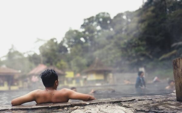 Wisata Pemandian Air Panas Cangar Batu