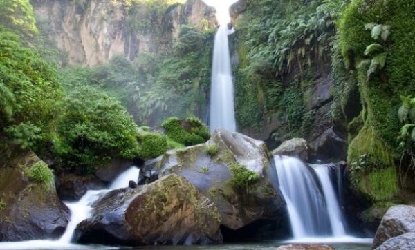 6 Rekomendasi Air Terjun di Sekitar Trawas Dengan Segudang Spot Foto Instagramable Yang Memanjakan Mata