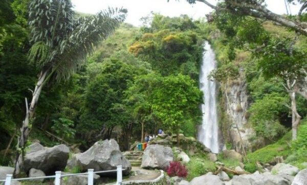 6 Daftar Pilihan Wisata Air Terjun di Sekitar Danau Toba Yang Pesonanya Sudah Mendunia