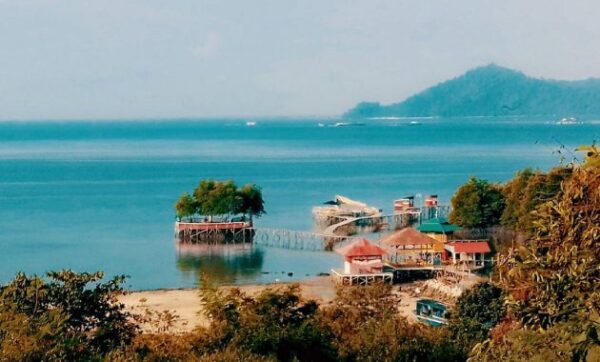 Potret Indahnya Pantai Dewi Mandapa di Pesawaran Lampung dan Berapa Harga Tiket Masuknya?