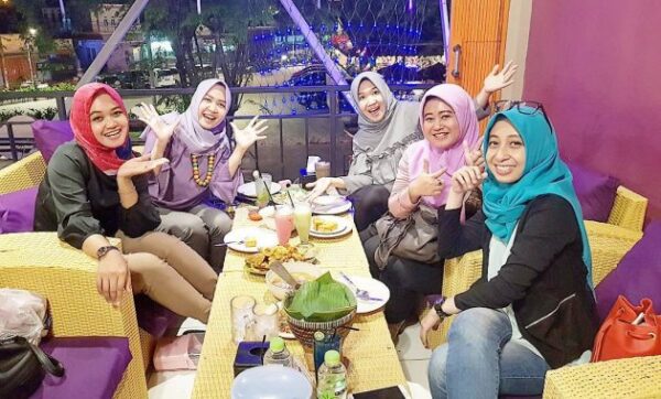 Tempat makan di cikarang restoran rumah kartini baru pedesaan daerah lippo selatan jababeka enak murah jimbaran kepiting cibiuk kabayan ciganea durian utara yang ada mall anugrah deltamas pusat timur makanan asik lemah abang ampera apung nuansa alam barat lesehan padang bakso ciwalk citywalk orange county cozy cifest sunda dan favorit sentra grosir hits instagramable ikhlas 24 jam jatirasa keluarga korea kekinian kagoda kajojo kq5 rekomendasi sushi romantis villa mutiara madukoro nyaman nyai pilar pedas riung pasundan prasmanan recommended ramen stasiun sukaresmi