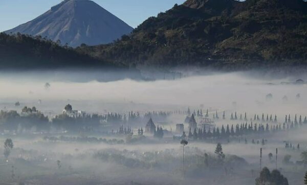 10 Rekomendasi Gunung Berpanorama Indah Bak Surga Tersembunyi di Daerah Dieng Yang Wajib Kalian Kunjungi