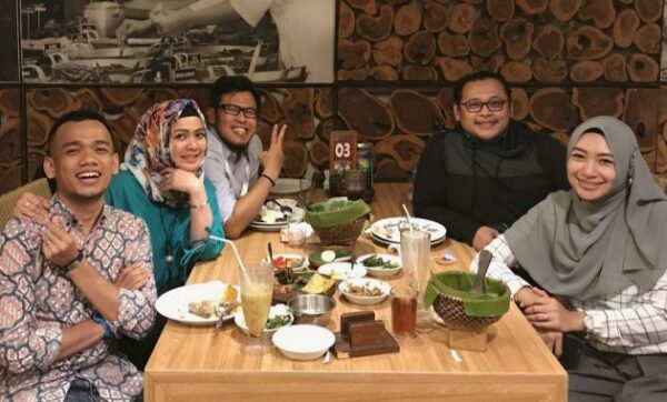 Tempat buka puasa bersama di jakarta berbuka romantis rekomendasi referensi lesehan favorit hits makan untuk daerah yang enak jual makanan murah terbaik asyik keluarga