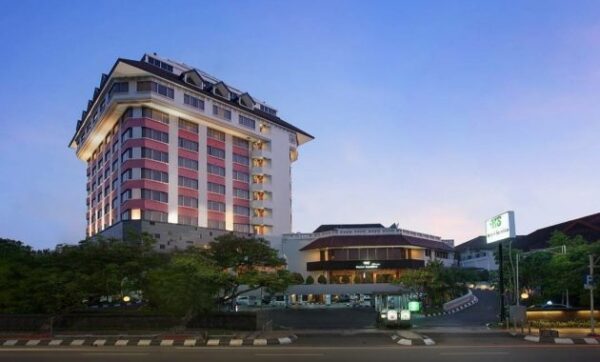 Hotel Santika Premiere di Jalan Pandanaran, Penginapan Modern 500 Ribuan Dengan View Kota Semarang