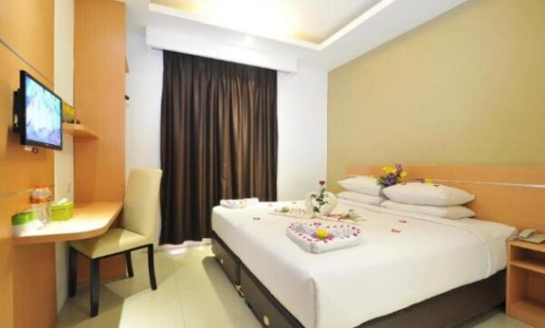 Review dan Daftar Harga Kamar Nozz Hotel Semarang Barat, Akomodasi Favorit Para Backpacker