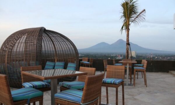 Hotel Indoluxe, Akomodasi Dengan Rooftop Swimming Pool Tertinggi di Yogyakarta Mulai Rp650.000