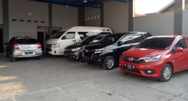 10 Rental Mobil Semarang Timur 450K, No 4 Lepas Kunci Murah