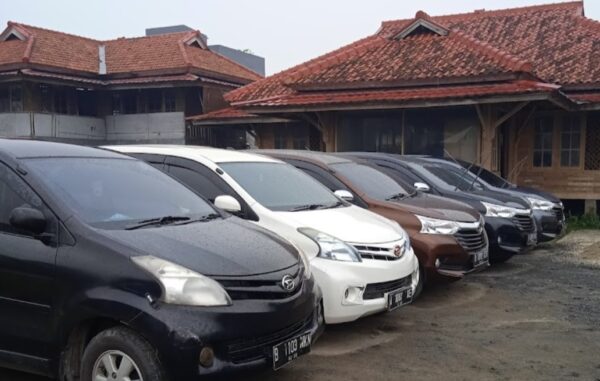 10 Rental Mobil Kelapa Dua, Harga Sewa Termurah 300K